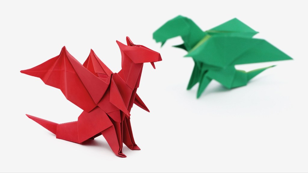 photo of red and green origami dragons by origami artist Jo Nakashima